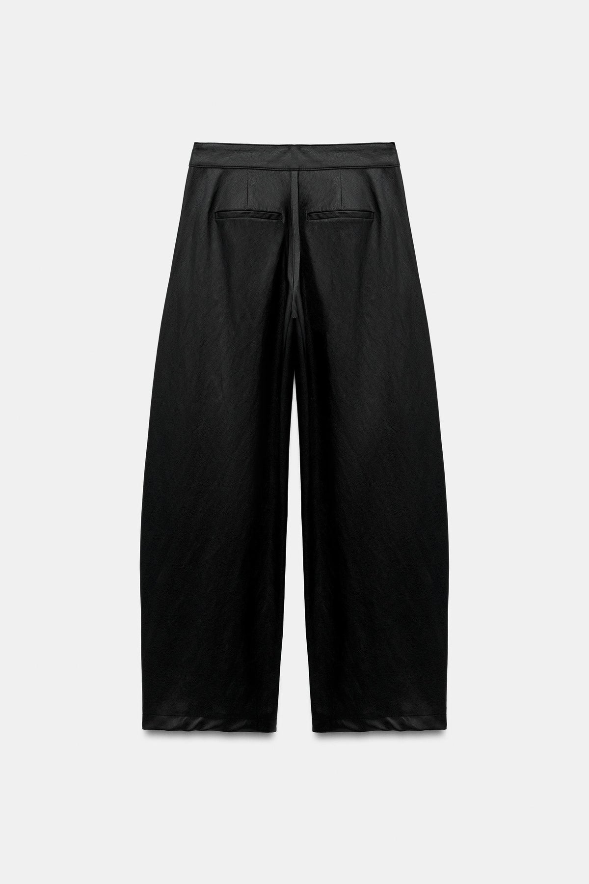 #121315, Noir